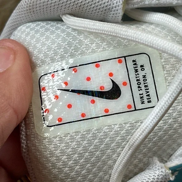 Nike - Picture 3 of 9